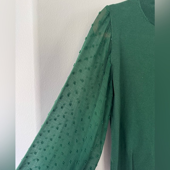 Vince Camuto emerald green sweater top with detailed sleeve. Size small - Picture 2 of 2